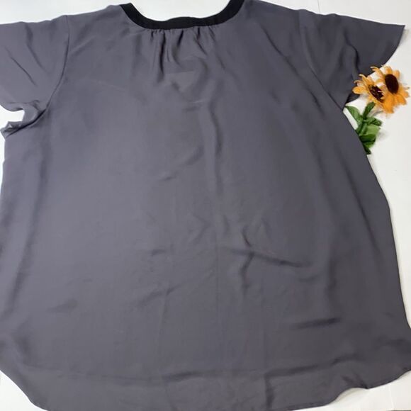 Torrid |Ā Charcoal &āBlack Georgette Bar V-Neckā Top Sizeā5 - Picture 4 of 9